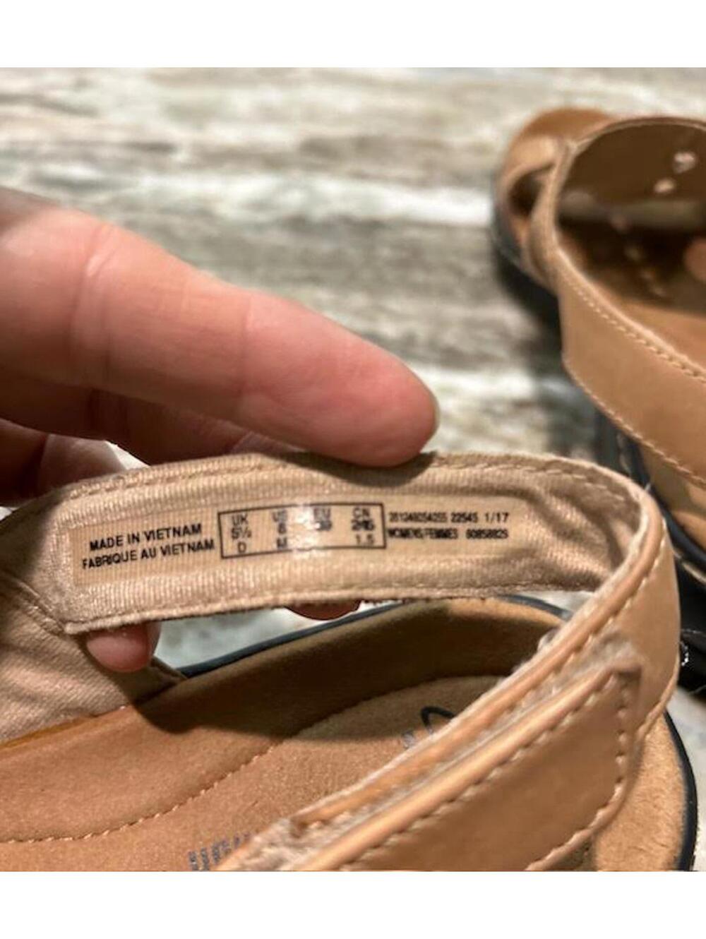 👡 Clarks Tan Strappy Cushion Sandals — Women’s Size 8 GUC - Picture 3 of 5